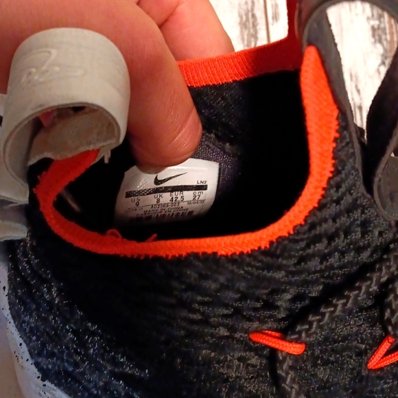 Lebron 15 - Picture 6 of 6